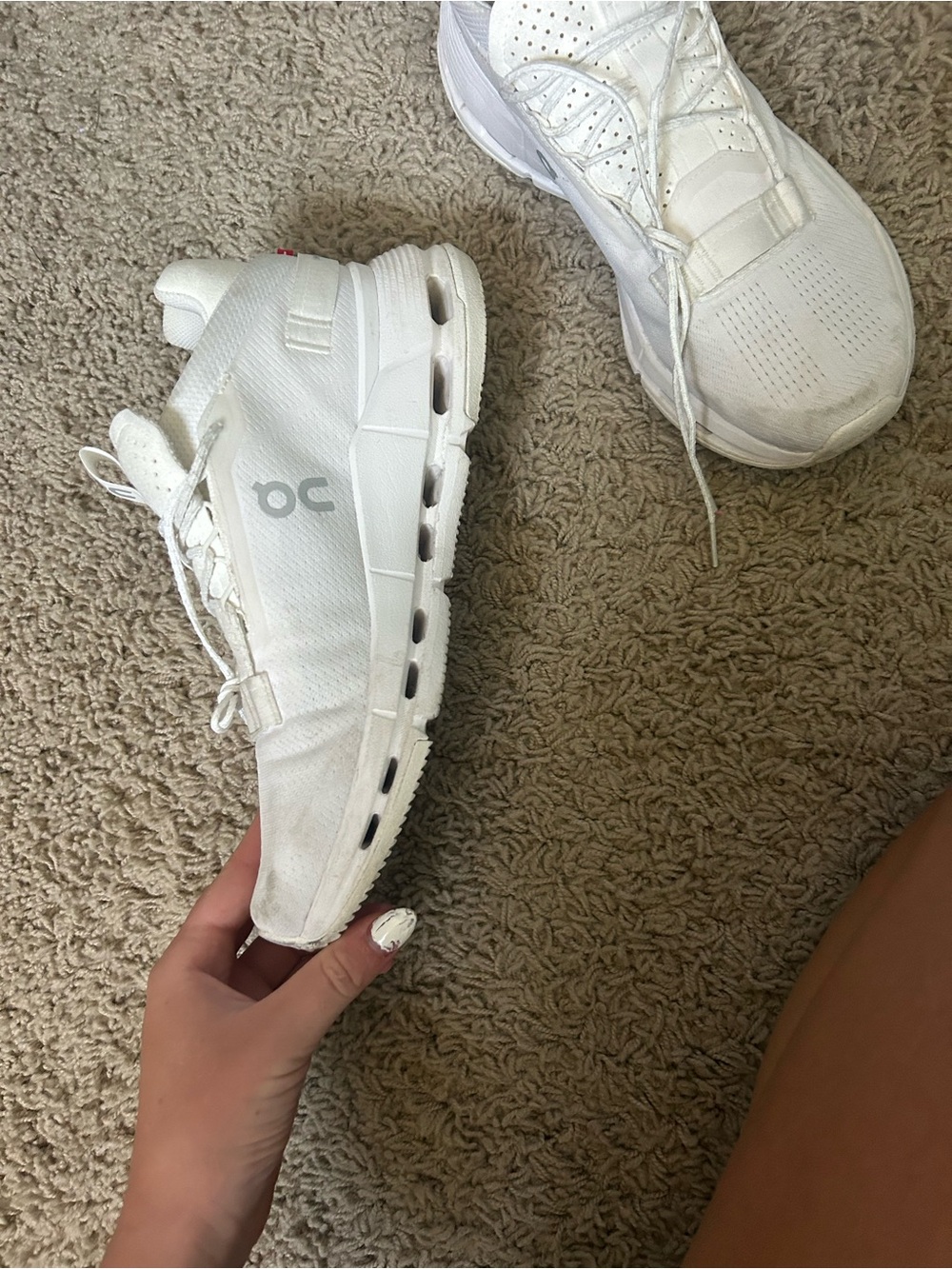 ON Women's Cloud Athletic Shoes in White - Picture 2 of 7